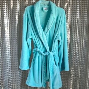 Short fleece robe